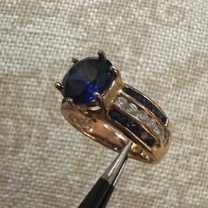 Elegant Gold and Blue Stone Ring